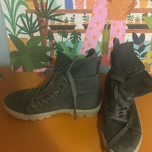 Levi’s Stylish Dark Green High-Top Boots